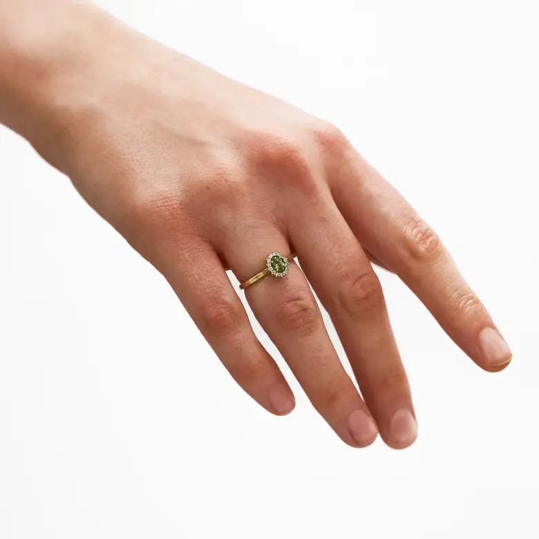 Pierścionek ze szmaragdem i diamentami Pierścionek ze szmaragdem i diamentami